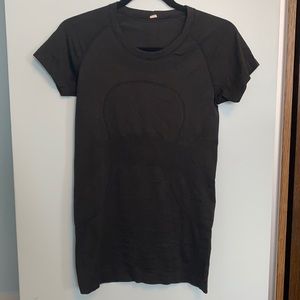 Fitted lululemon workout shirt